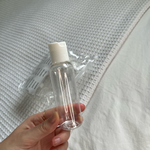 Other - 🌷 FREE TRAVEL BOTTLE SET BRAND NEW